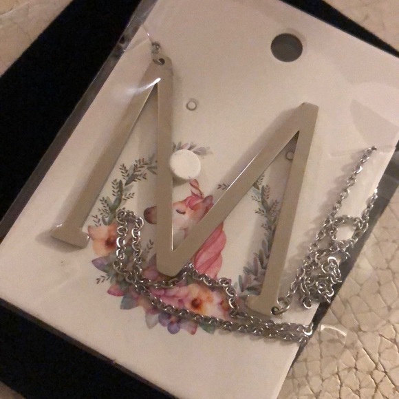 ✨• SILVER Woman’s NameInitial Necklace •| M | *NWT - Picture 7 of 8